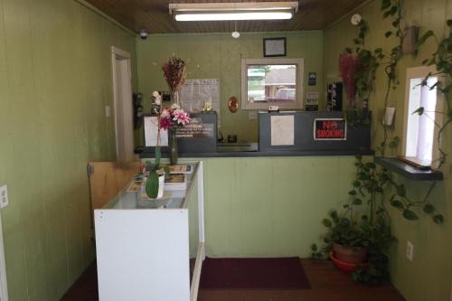 Interstate Motel - photo 4