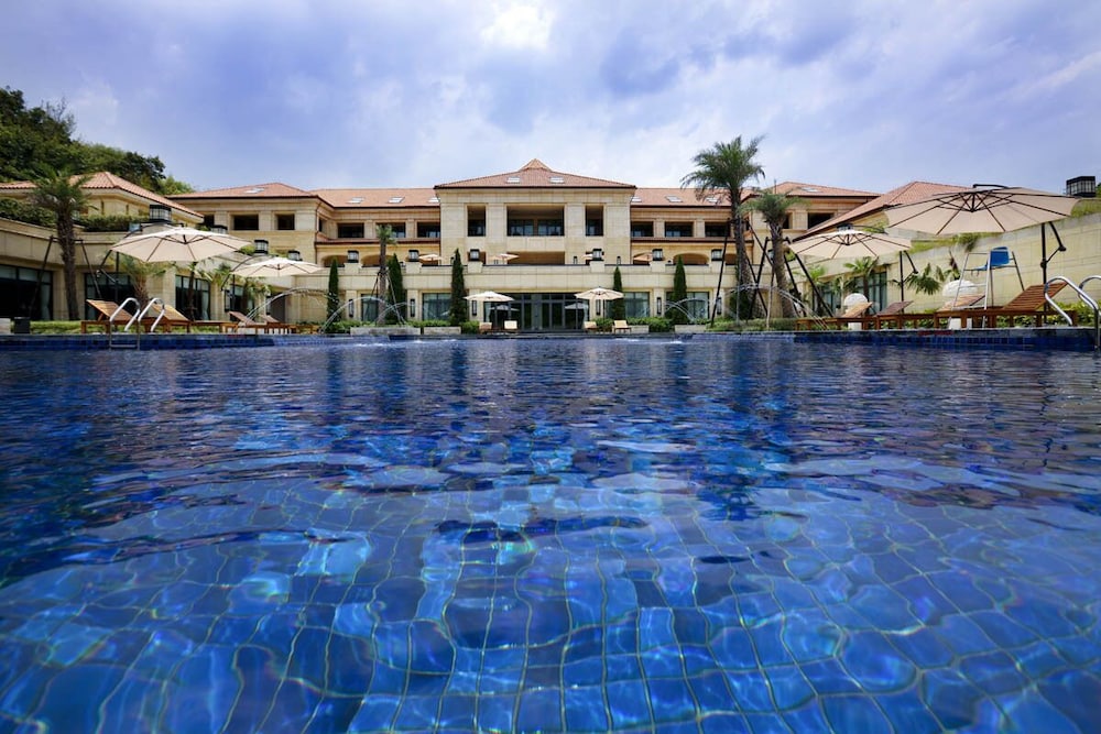 Hangzhou Rose Garden Resort & Spa — 4-Star Luxury Hotel in Hangzhou, People's Republic of China