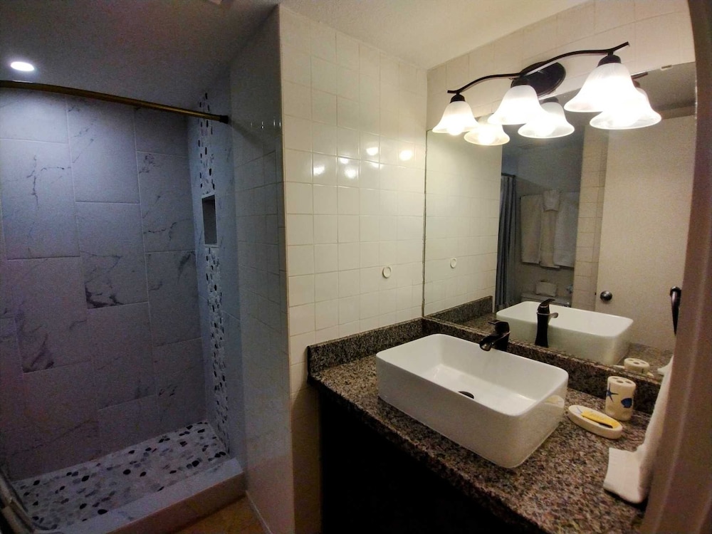 Landfall Towers 71 Minium 2 Bedroom Condo by RedAwning - photo 14