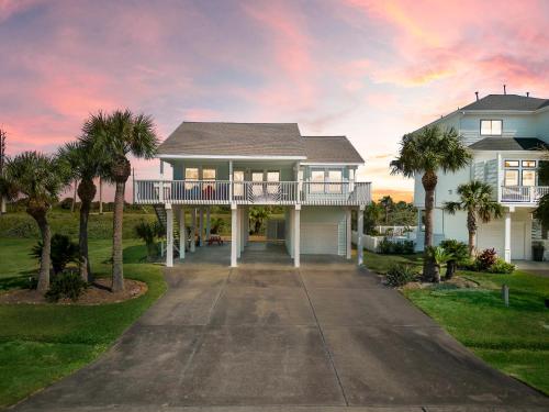 Just Right Beach House in Pirates Beach West — 4-Star Luxury Hotel in Galveston, United States