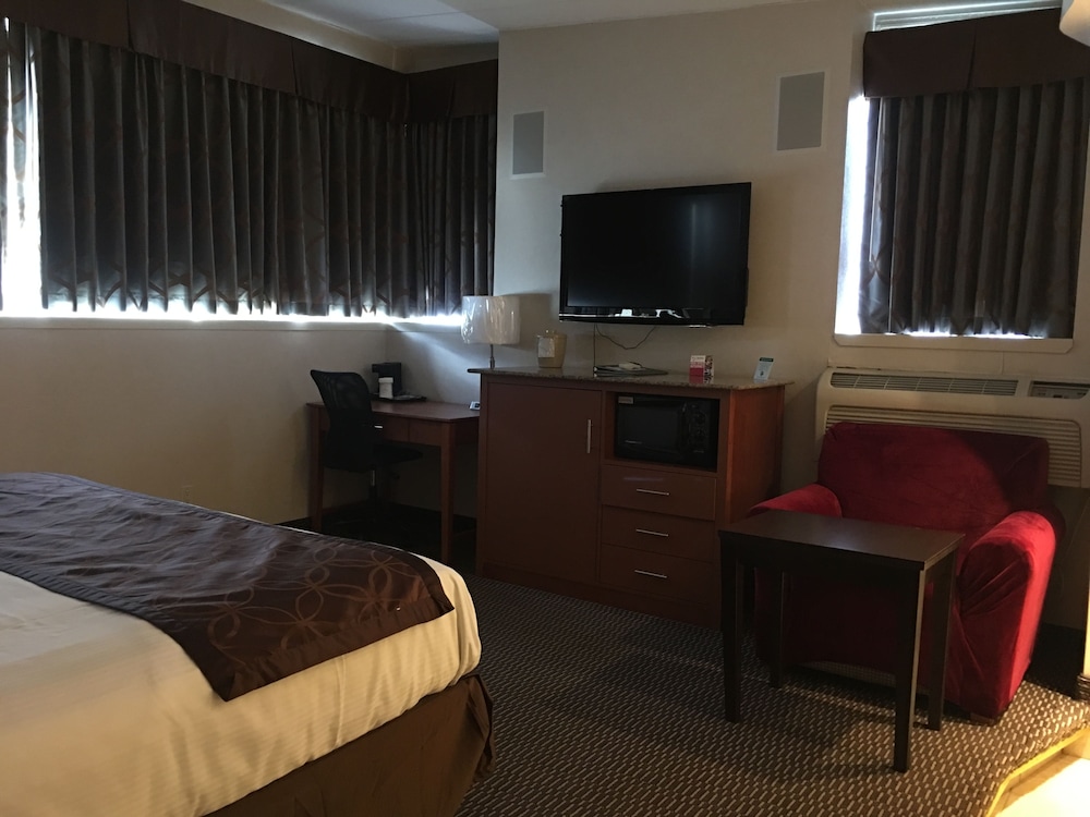 Ramada by Wyndham Rockville Centre - photo 12