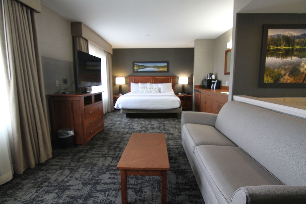 Casper C'mon Inn Hotel & Suites - photo 9