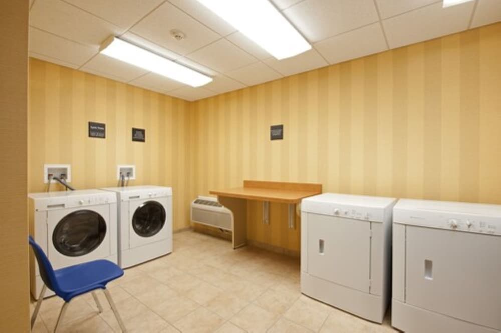 Hampton Inn & Suites Indianapolis Airport - photo 43