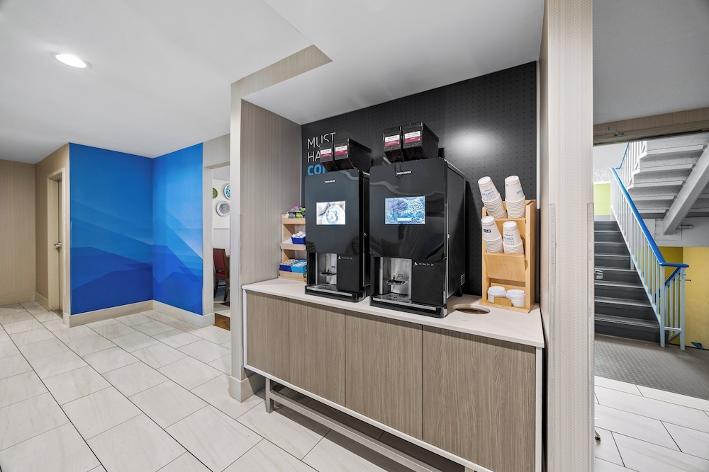 Holiday Inn Express Sunnyvale Silicon Valley by IHG - photo 58