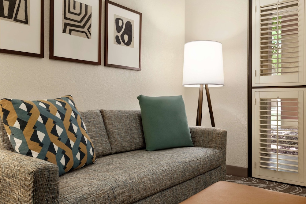 Embassy Suites by Hilton Phoenix Tempe - photo 15