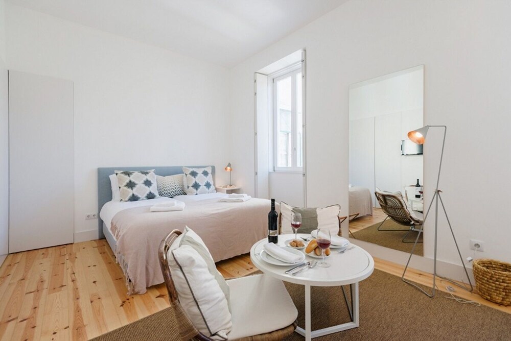 JOIVY Chic studio w city view in Santa Catarina 10mins from São Bento Palace