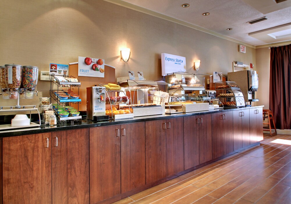 Holiday Inn Express Hotel & Suites Jacksonville South I 295 by IHG - photo 27
