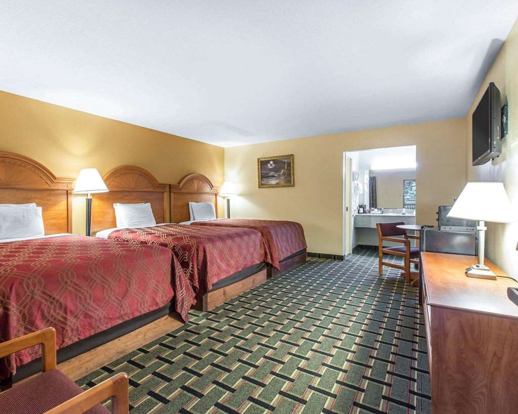 Econo Lodge Dalton West - photo 6