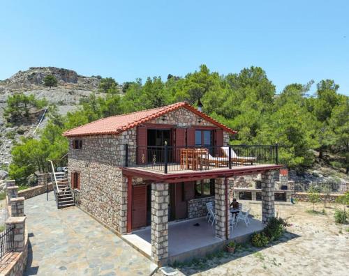 Petronas Land House 2 — 4-Star Luxury Hotel in Archangelos, Greece