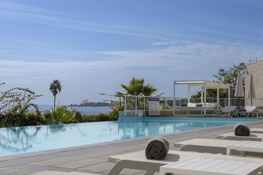Residence de Tourisme Ajaccio Amirauté — 4-Star Luxury Hotel in Ajaccio, France