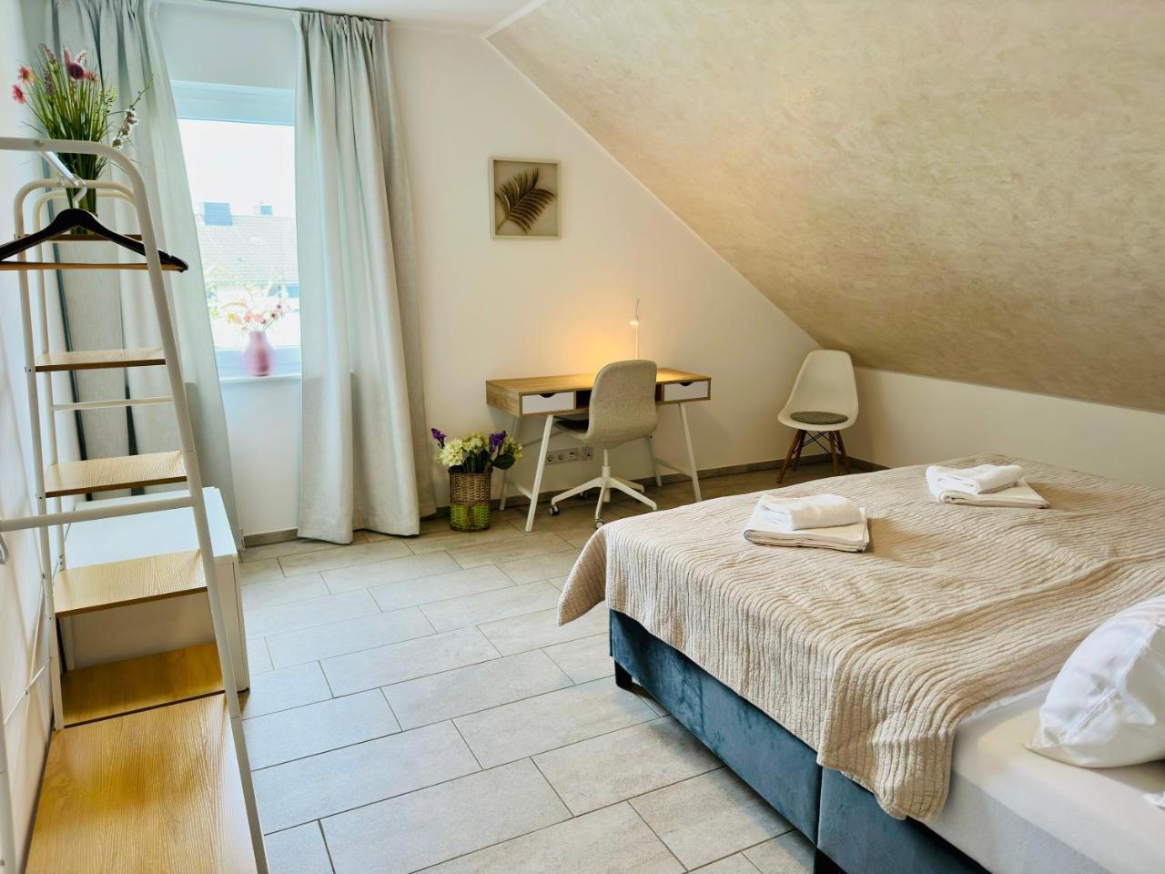 Modern Wohnen mit SmartTV Arbeitsplatz und Küche — Bad Oeynhausen — photo 3