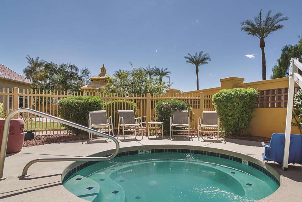 La Quinta Inn & Suites by Wyndham Phoenix Mesa West - photo 12