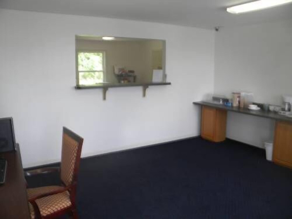 USA Inn and Suites Morgantown - photo 2