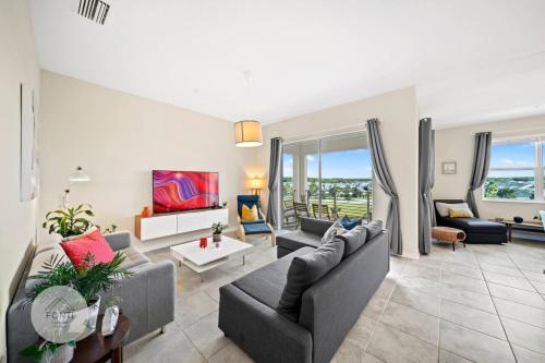 Modern Storey Lake Resort Disney Orlando 3161 402 — 4-Star Luxury Hotel in Kissimmee, United States