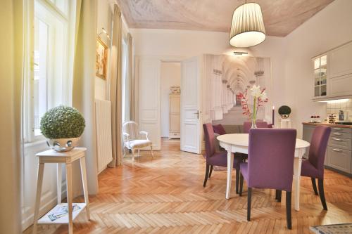 Nadi's Home Heart of Budapest — 4-Star Luxury Hotel in Budapest, Hungary