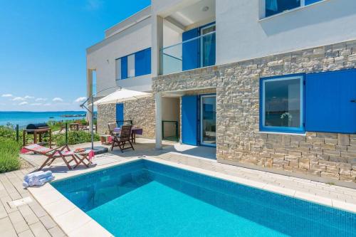 Villa Miri Jasmine — 4-Star Luxury Hotel in Privlaka, Croatia