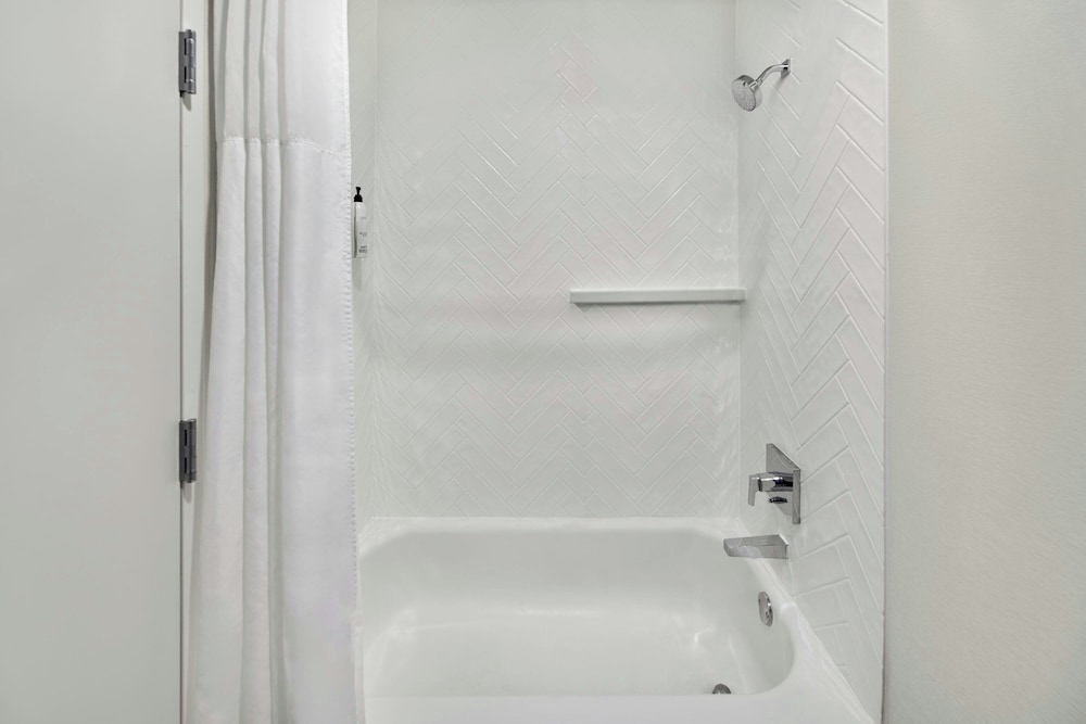 Fairfield Inn & Suites by Marriott Detroit Farmington Hills - photo 19