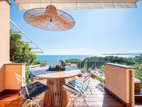 Apartment Casa Clio by Interhome — 4-Star Luxury Hotel in Varazze, Italy