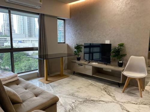 Downtown 1BHK Appt Mahalaxmi 601