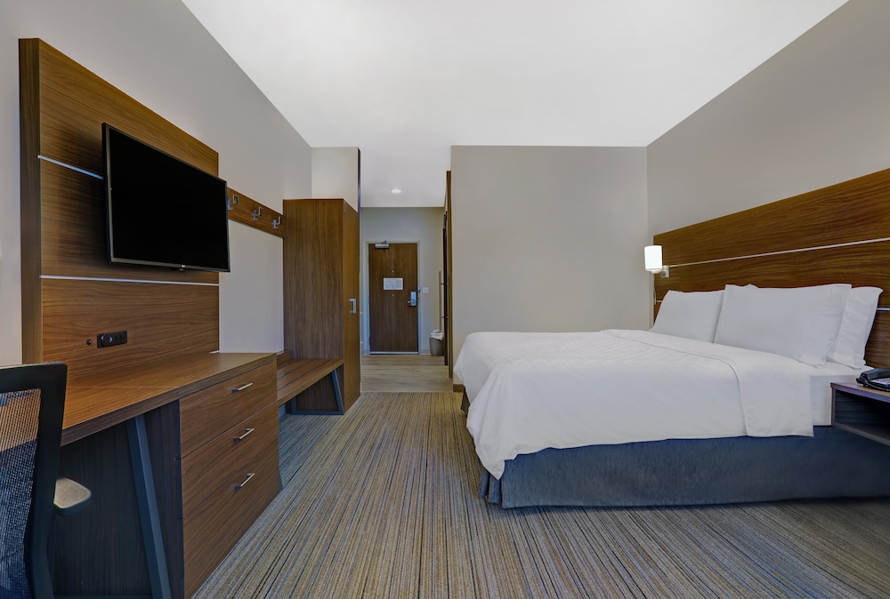 Holiday Inn Express & Suites Lenexa Overland Park Area by IHG - photo 17