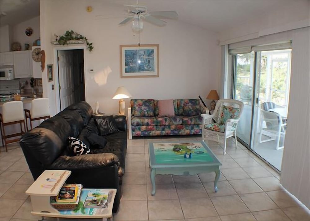 Pet Friendly Oceanfront 3 Bed 2 Bath Ocean Paradise - photo 17
