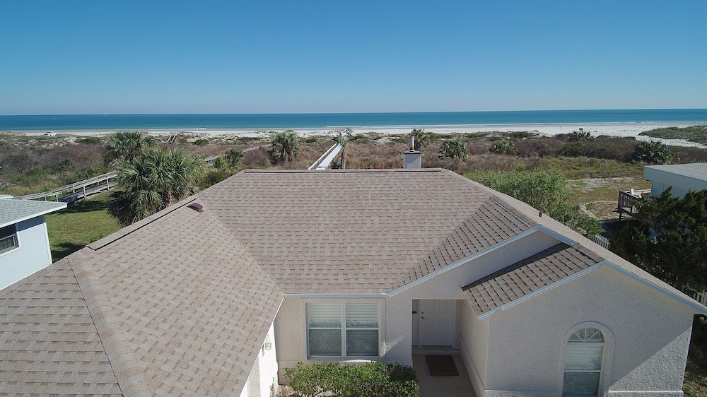 Pet Friendly Oceanfront 3 Bed 2 Bath Ocean Paradise - photo 31
