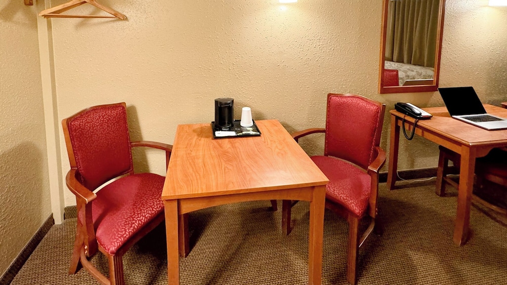 Young's Motel - photo 22