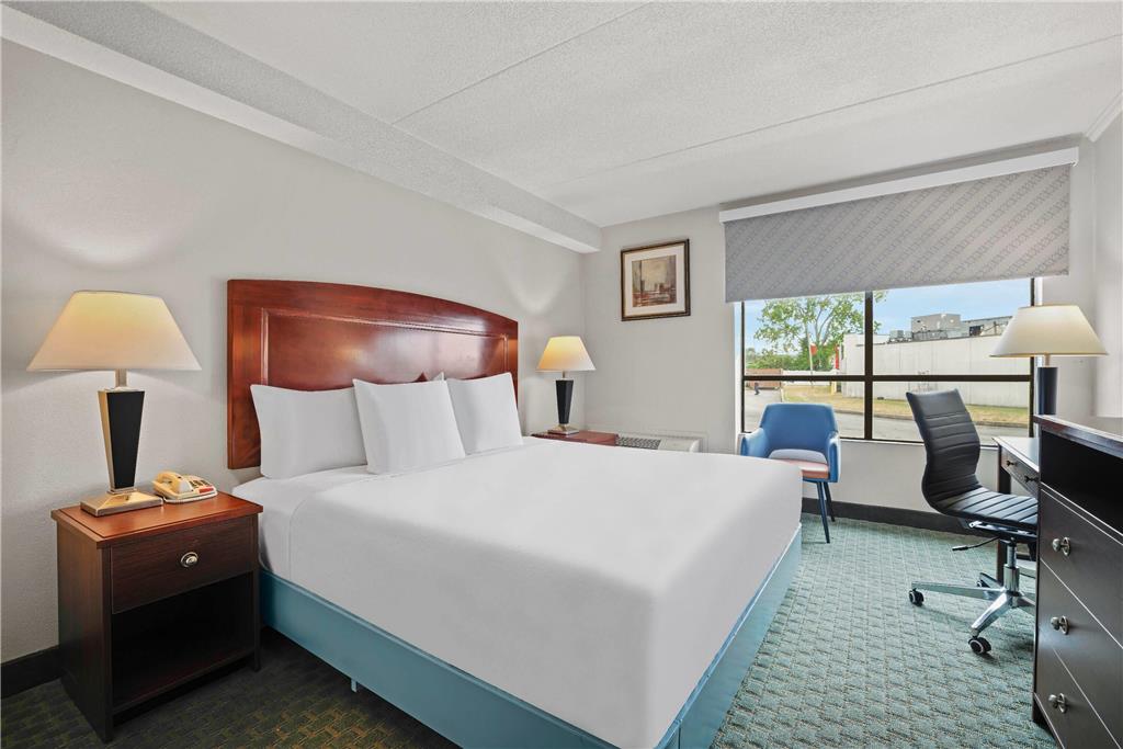 Days Inn by Wyndham Utica - photo 23