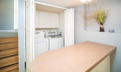 Modern Tempe Oasis Private Pool Sleeps 12 — Tempe