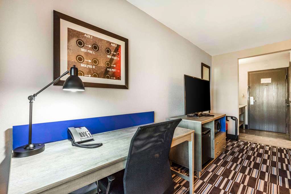 Comfort Inn Memphis Airport West - photo 23