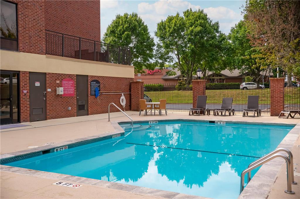 Comfort Suites Outlet Center - photo 23