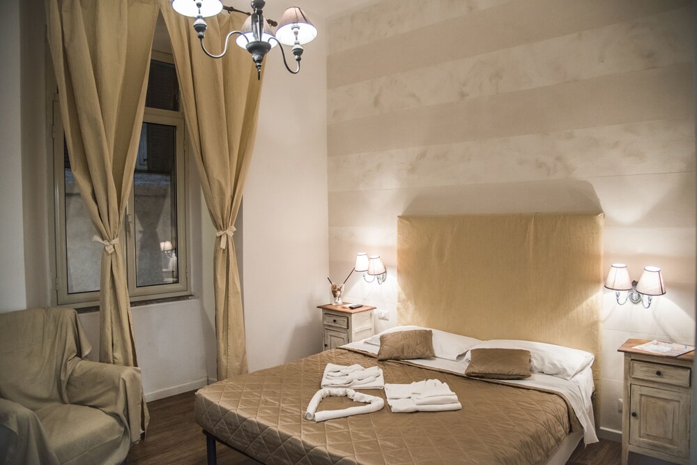 Juno Pantheon - last minute hotel in Rome