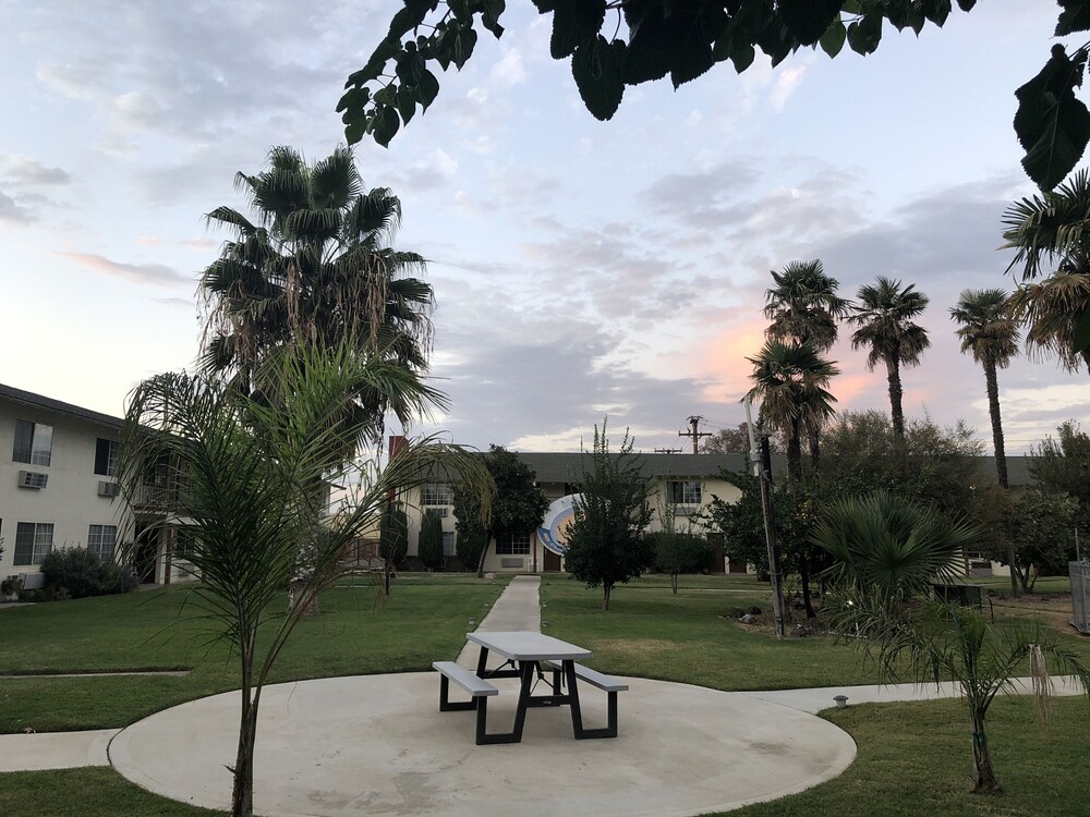 99 Palms Inn & Suites - photo 39