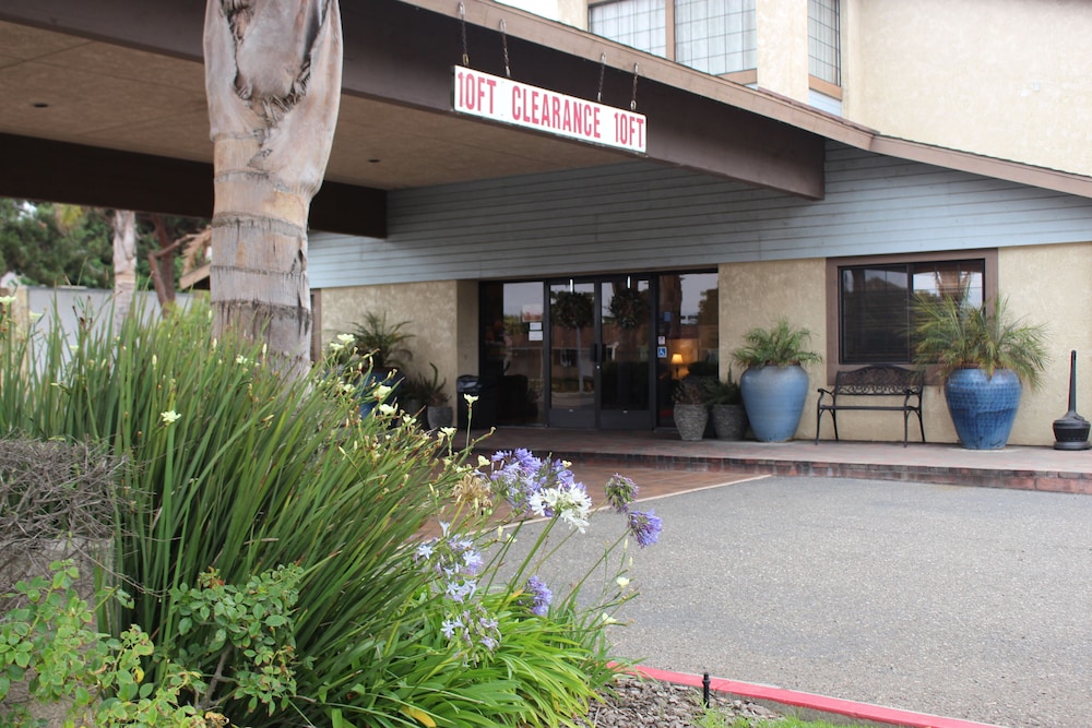 O'cairns Inn & Suites - photo 40