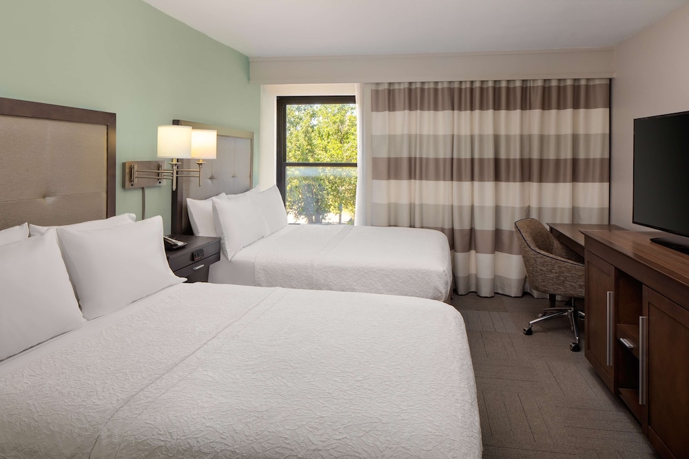 Hampton Inn & Suites Nashville Airport - photo 16