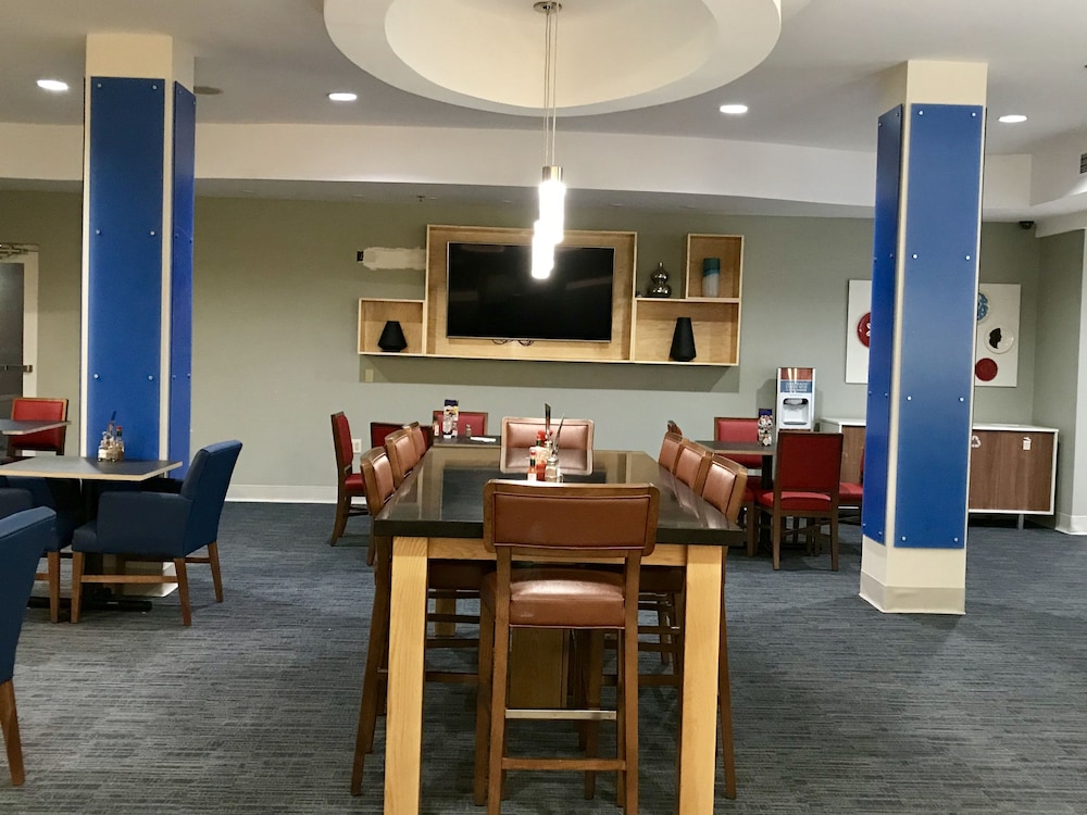 Holiday Inn Express and Suites Winona North by IHG - photo 38
