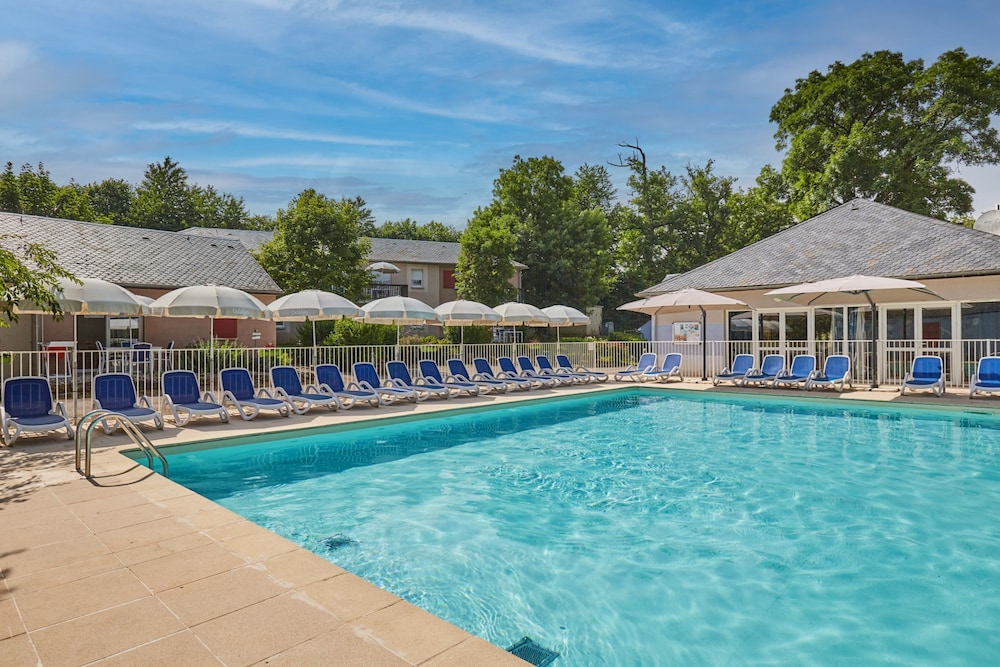 Résidence Odalys Le Hameau du Lac — hotel in Rignac