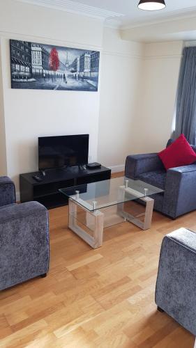 Elegant and spacious 2 bedroom — 4-Star Luxury Hotel in Barnet, United Kingdom