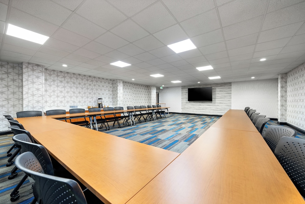 Hampton Inn Bordentown - photo 42
