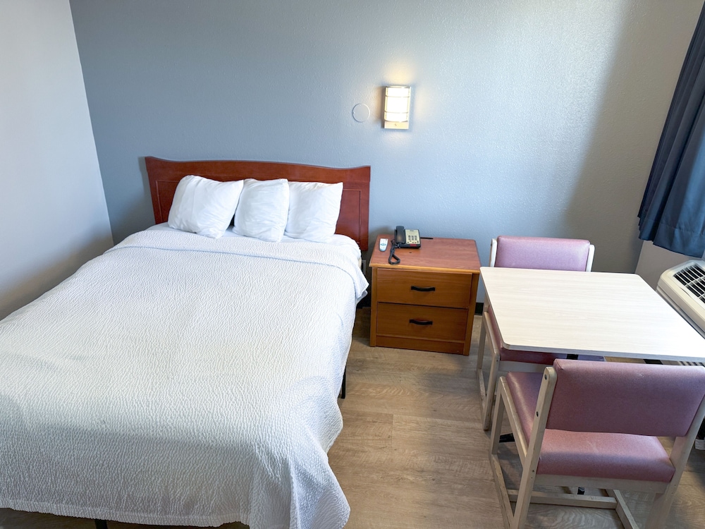 Super 7 Motel - photo 8