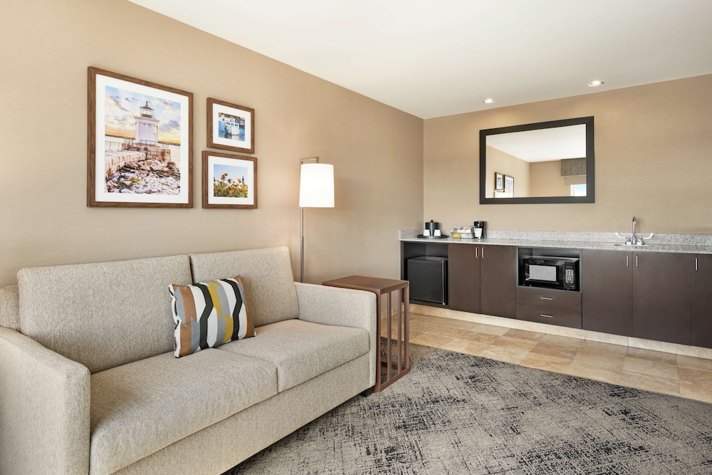 Hampton Inn Portland Downtown Waterfront - photo 31