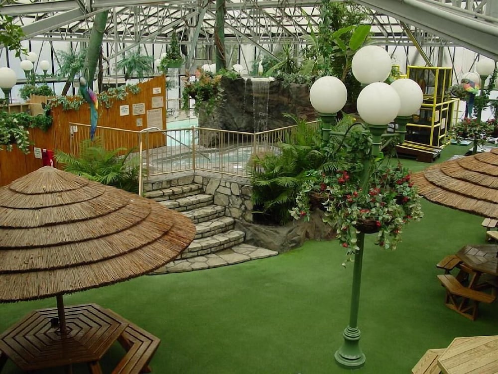 Wildwood Inn Tropical Dome & Theme Suites - photo 76