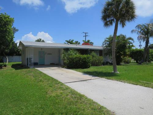 Sea Spray Private Beach Cottage — 4-Star Luxury Hotel in Holmes Beach, United States
