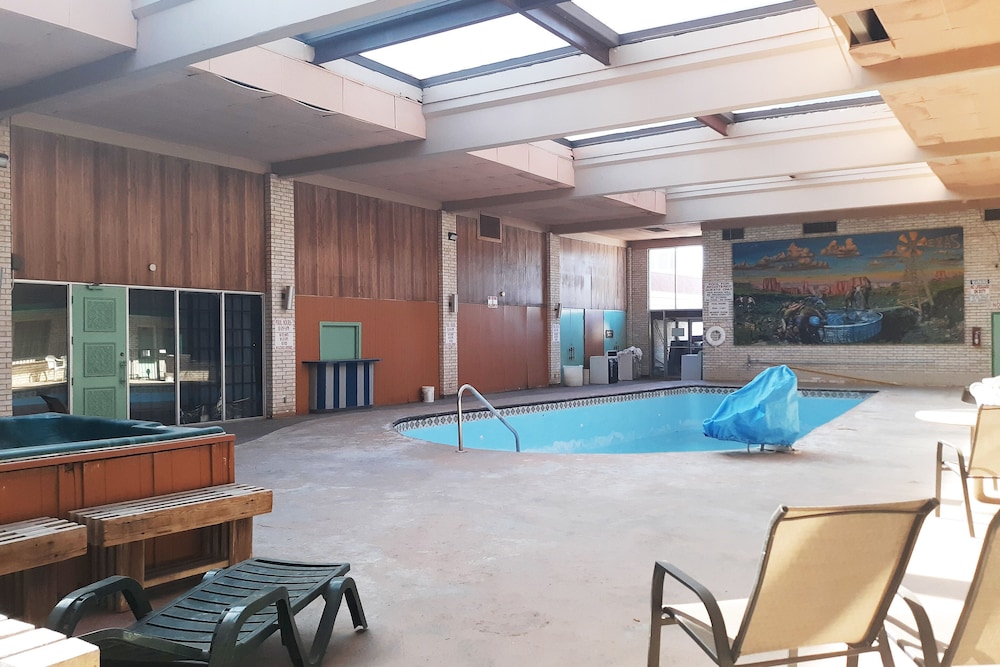 Luxury Inn and Suites Amarillo - photo 23