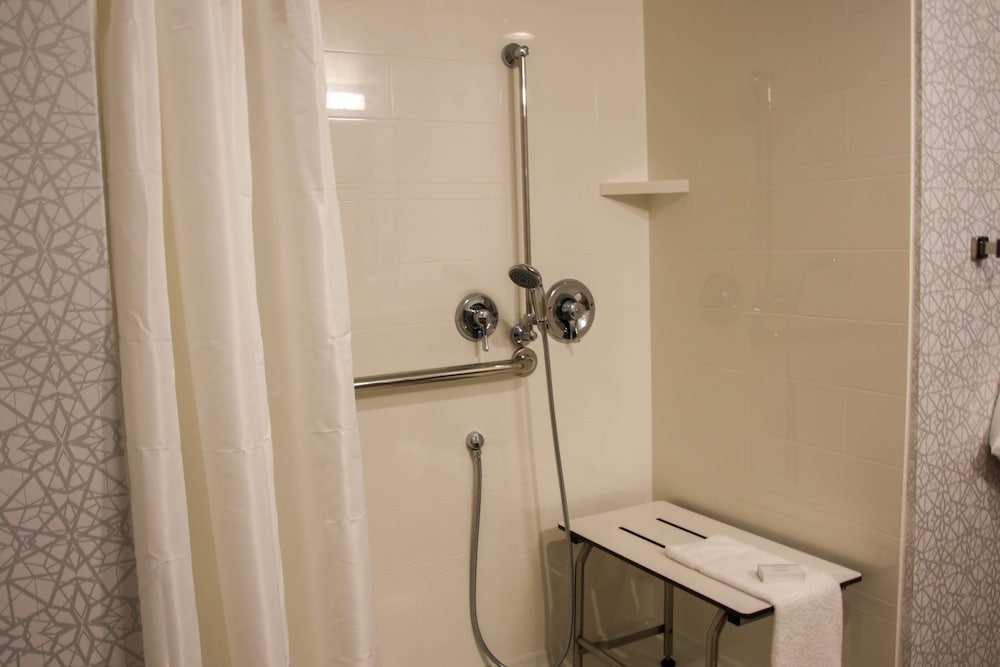 Hampton Inn & Suites Olean - photo 48
