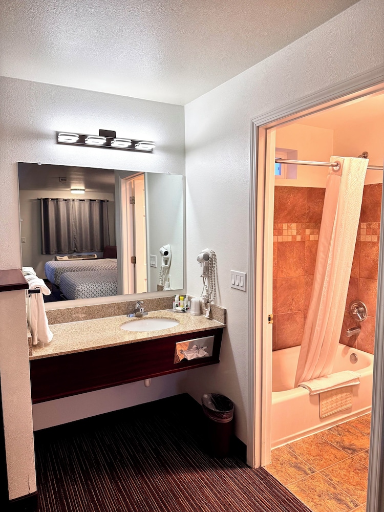 Morgan Inn And Suites - photo 16