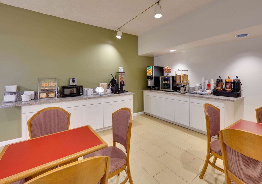 Super 8 by Wyndham Fort Smith - photo 7
