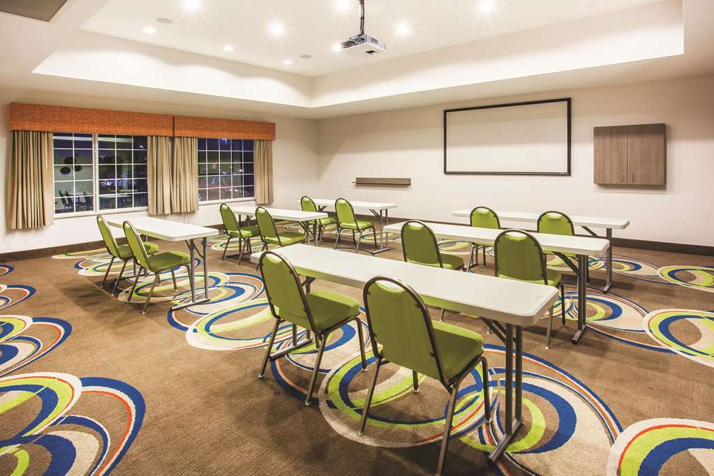 La Quinta Inn & Suites by Wyndham St. Paul Woodbury - photo 27