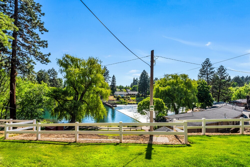 Bend Riverside Inn & Suites - photo 311