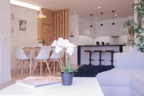 Barreiros ArchDesign Apartment — 4-Star Luxury Hotel in Funchal, Portugal